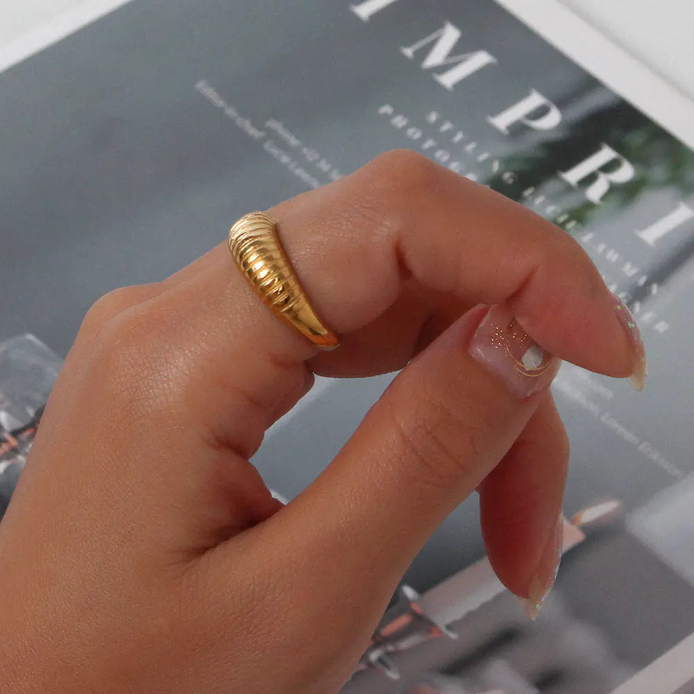 Chic Gold Pinstripe Women's Ring